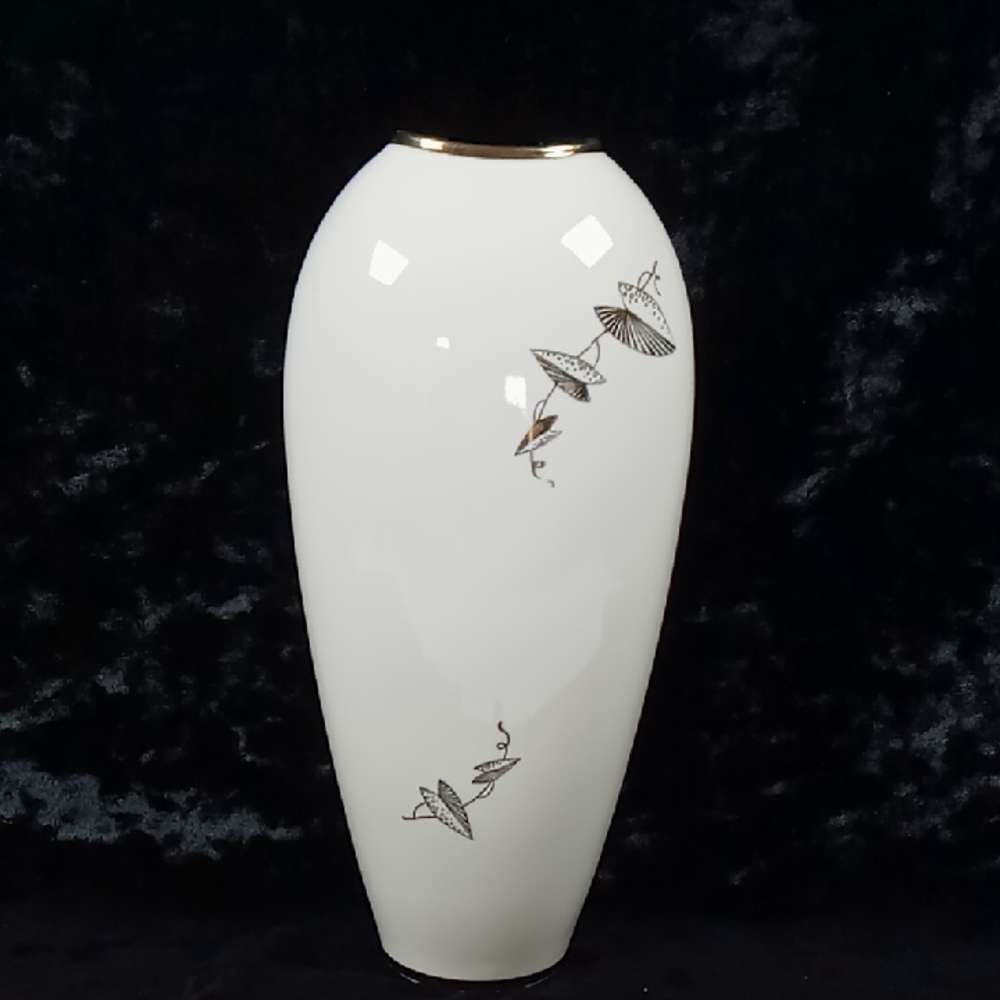 MCM Alka Kunst 9.5 Inch Hand Painted Porcelain Vase Ivory/Gold Vines Bavaria